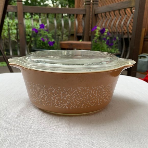 Vtg Pyrex Woodland Pattern (White on Light Brown) Casserole Dish #472-B - 1.5 Pt - Picture 4 of 15